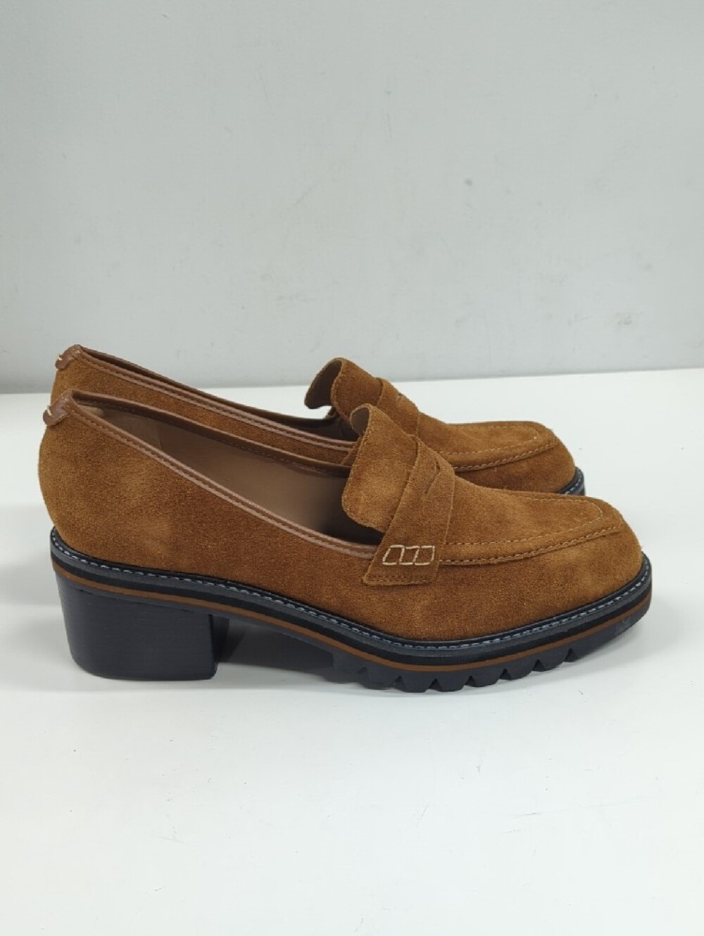 New Bernardo Selma Loafers in Camel Suede Size 11